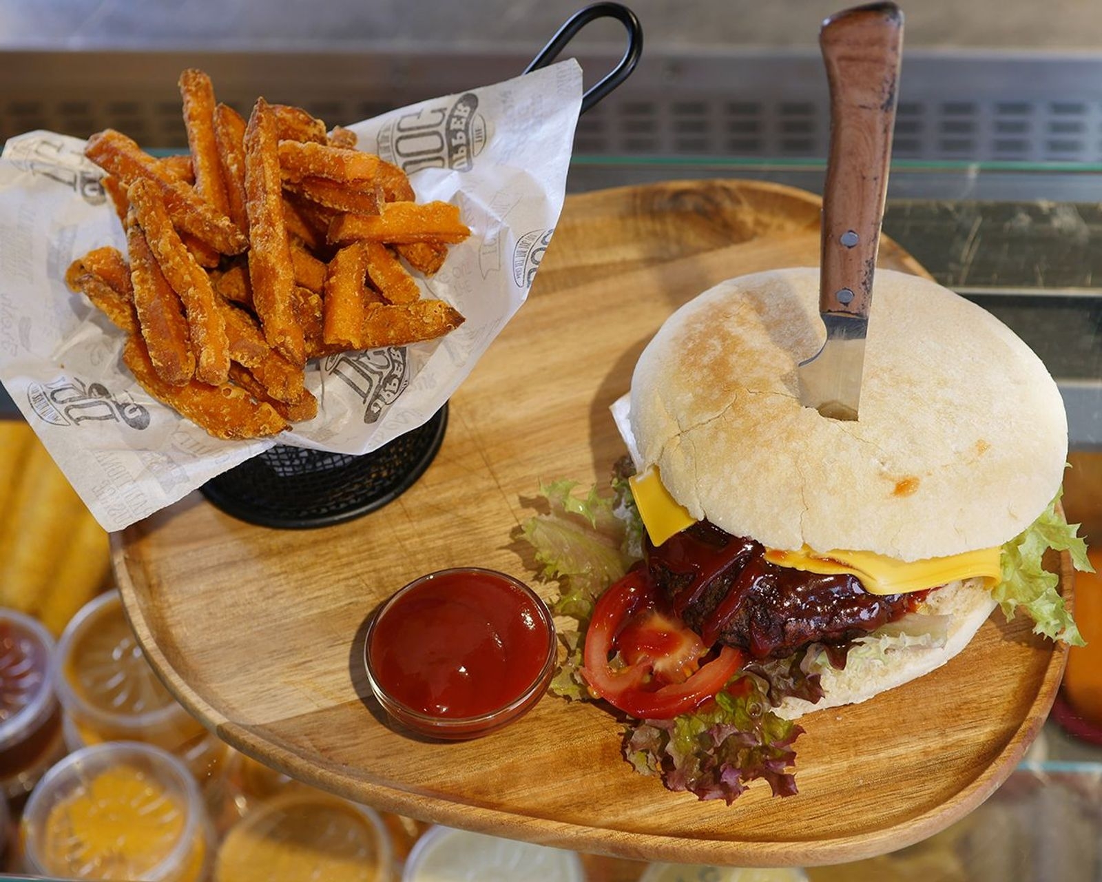 ’t Friethuis schrijft sterk digitaal verhaal - “Wekelijks meerdere tonnen friet met Pauwels sauzen”